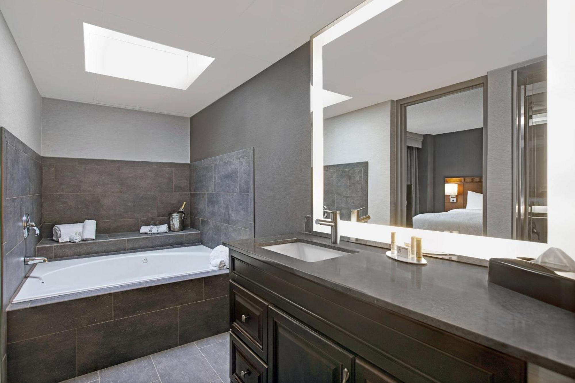 Courtyard Chicago Elmhurst/Oakbrook Area Ngoại thất bức ảnh